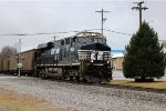 Norfolk Southern power on Canadian Pacific U701